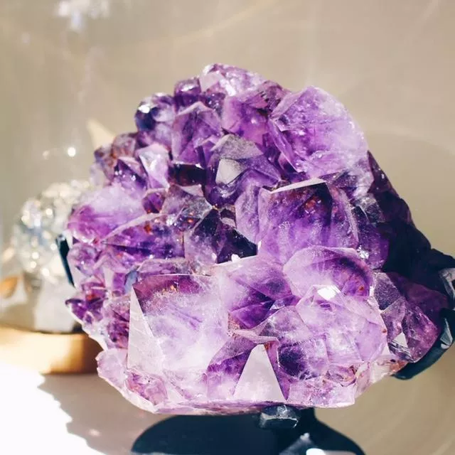 Amethyste-pierre-semi-precieuse-camille-h